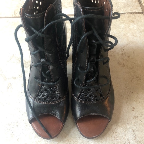 Naya Black leather fennel booties/ heels- obo - Picture 2 of 3